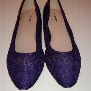 Purple lace flats
